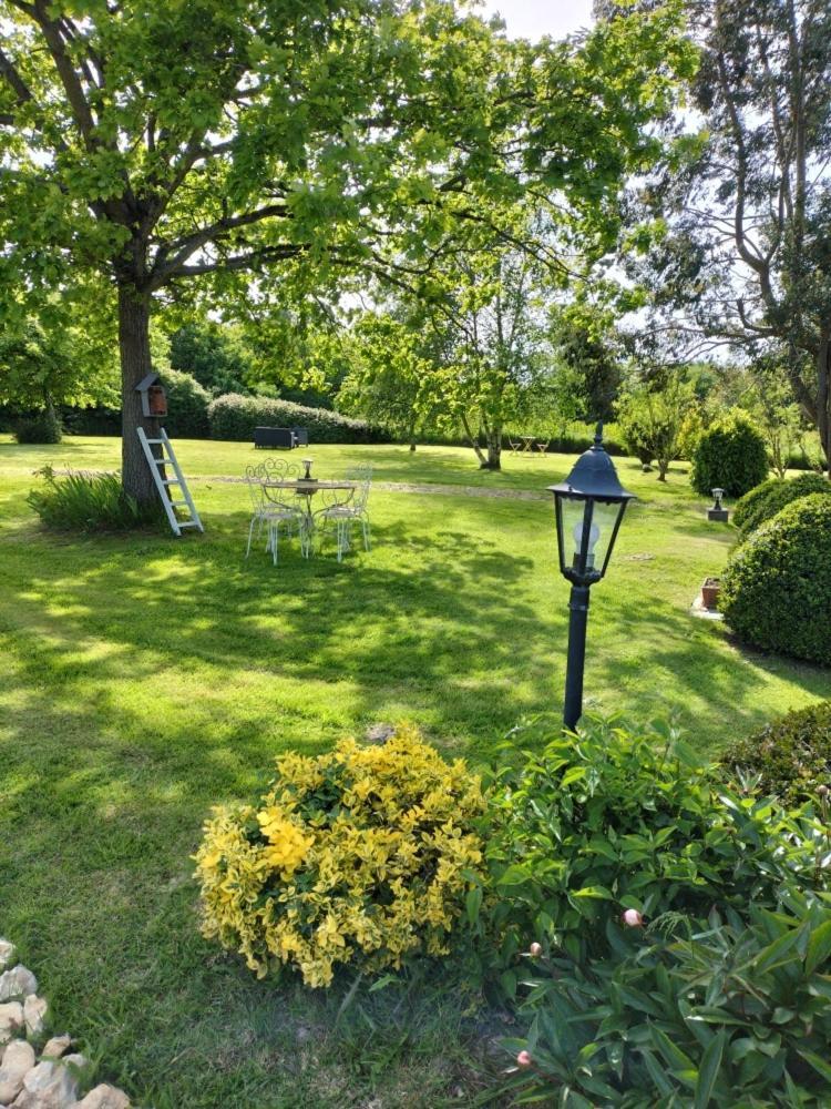 Le Clos Lauradiere Cormeilles  Exterior photo